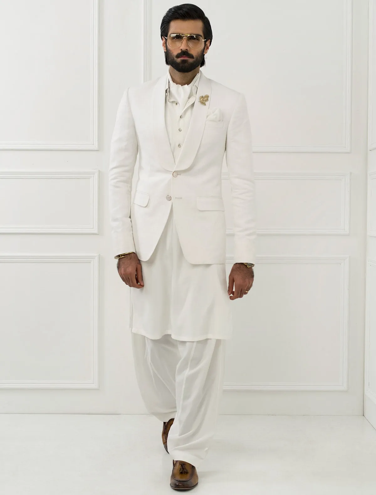 CLASSIC WHITE LINEN BLAZER