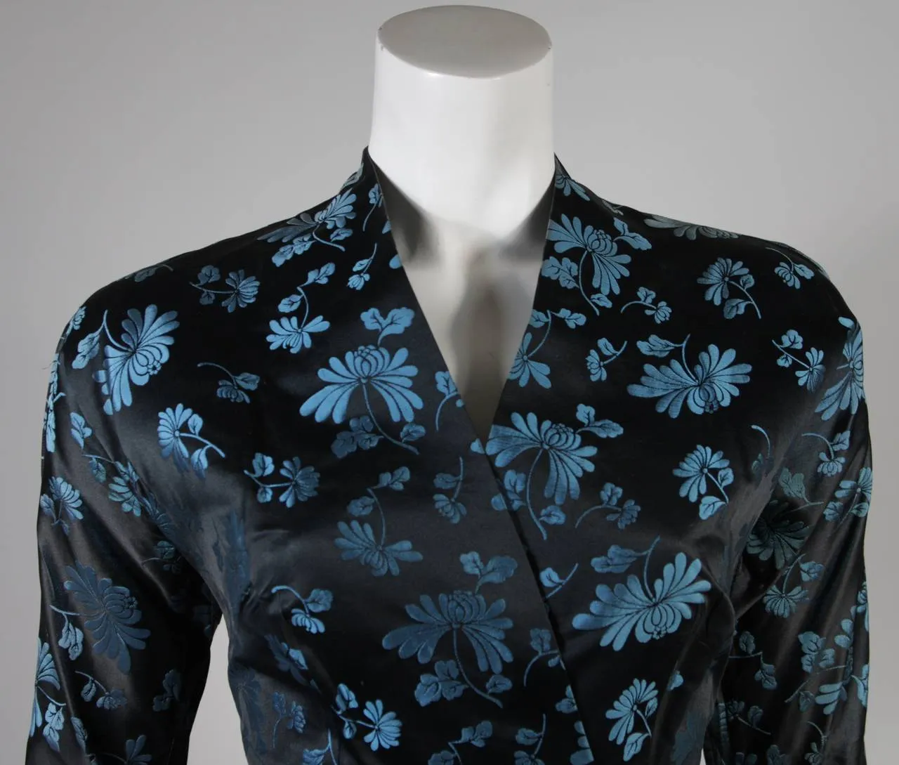 DYNASTY Asian Inspired Black and Blue Floral Pant Suit Sz 0-2