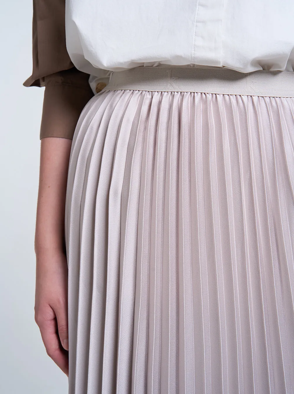 SATIN PLEATED SKIRT PLAIN DUSTY IVORY